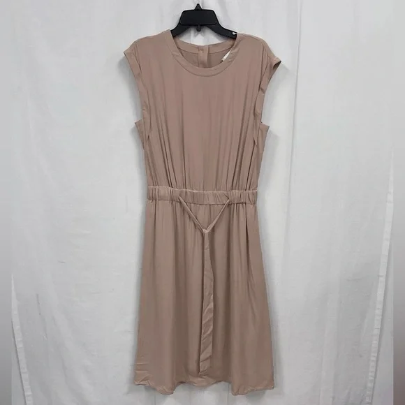 Elegant Beige Sleeveless Dress - Picture 4 of 9
